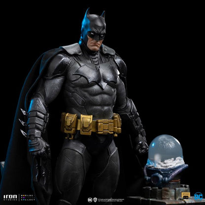 IRON STUDIO - Dc Comics - Batman Unleashed 1:10 DeLuxe Statue