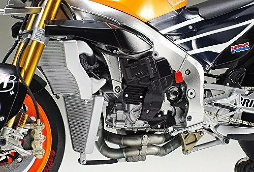 TAMIYA MODEL KIT - Honda Repsol RC213V '14  1/12