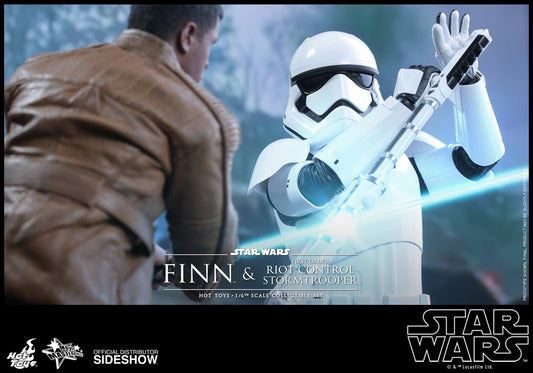 HOT TOYS - Star Wars - Episode VII The Force Awakens - Finn and First Order Riot Control Stormtrooper - Movie Masterpiece 1:6 Action Doll