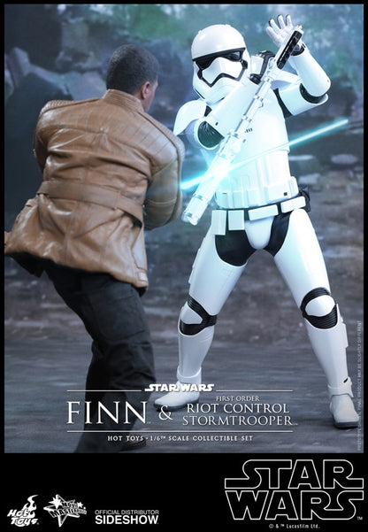 HOT TOYS - Star Wars - Episode VII The Force Awakens - Finn and First Order Riot Control Stormtrooper - Movie Masterpiece 1:6 Action Doll