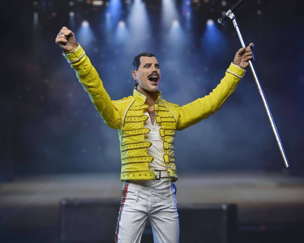 NECA - Freddie Mercury Yellow Jacket af