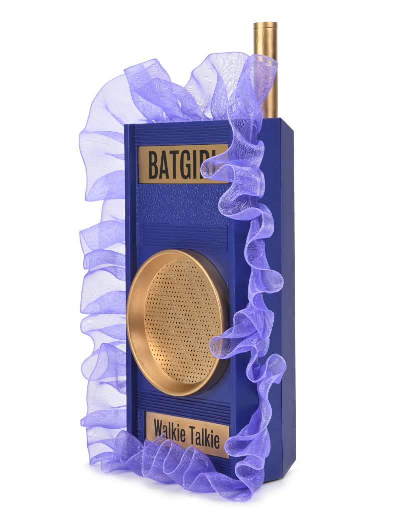 NECA - Batman 1966 tv batgirl walkietalkie repl