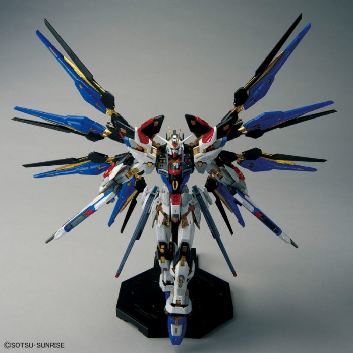 BANDAI MODEL KIT - MGEX GUNDAM STRIKE FREEDOM 1/100