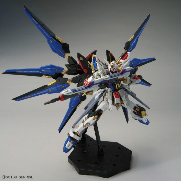 BANDAI MODEL KIT - MGEX GUNDAM STRIKE FREEDOM 1/100