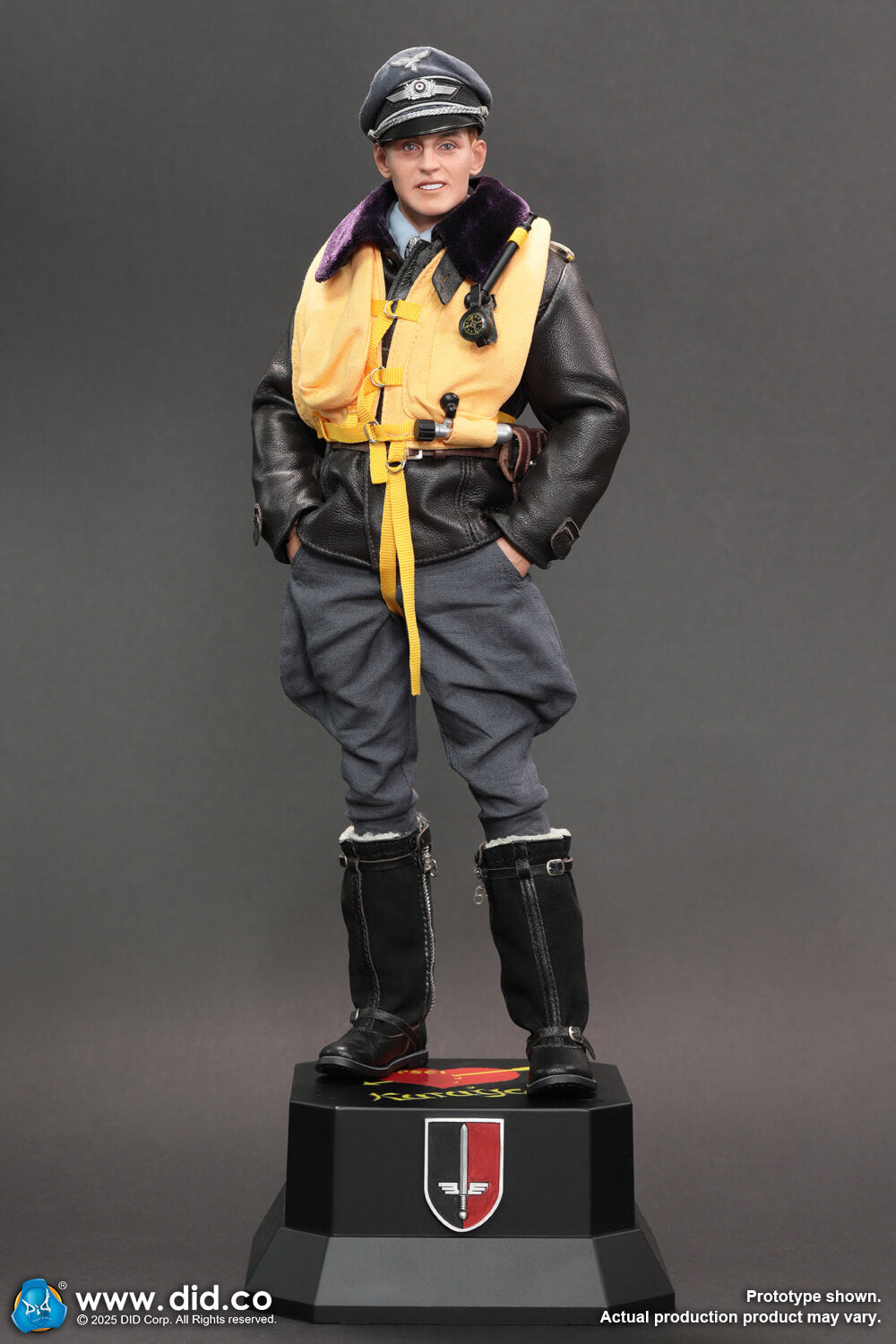 DID -  1/6 WWII German Luftwaffe Ace Pilot  Erich Hartmann D80190
