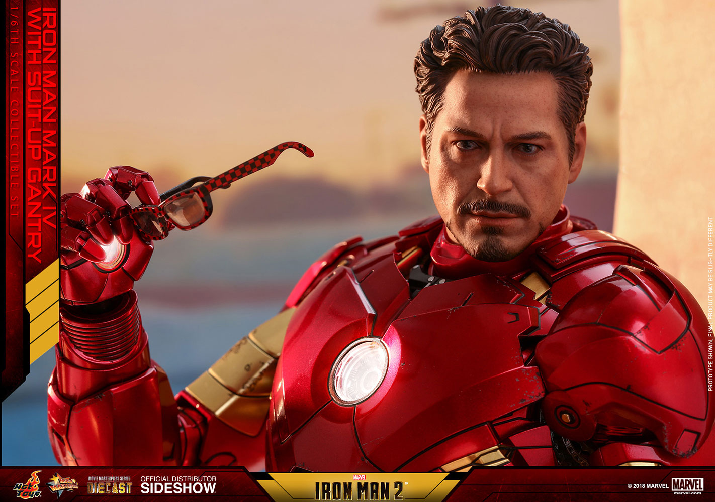 HOT TOYS - Marvel - Iron Man 2 - Suit-Up Gantry with Iron Man Mark IV - Die Cast Movie Masterpiece 1:6 Action Doll Limited Edition MMS160