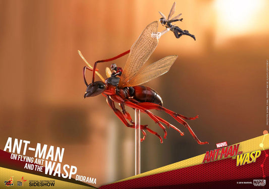 HOT TOYS - Marvel - Ant-Man and The Wasp - Compact Series Diorama Ant-Man on Flying Ant and The Wasp - Movie Masterpiece 1:6 Action Doll