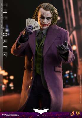 HOT TOYS - Dc Comics - The Dark Knight - The Joker 1:6 Action Doll