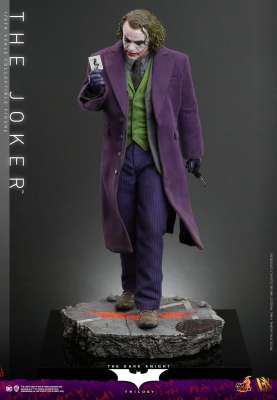 HOT TOYS - Dc Comics - The Dark Knight - The Joker 1:6 Action Doll