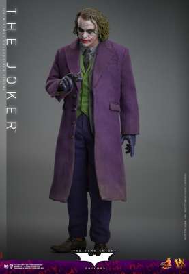 HOT TOYS - Dc Comics - The Dark Knight - The Joker 1:6 Action Doll