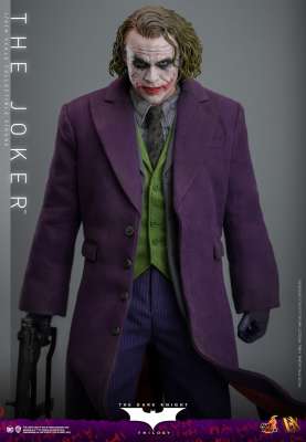 HOT TOYS - Dc Comics - The Dark Knight - The Joker 1:6 Action Doll