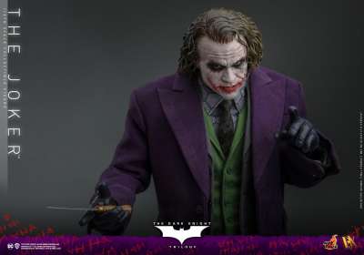 HOT TOYS - Dc Comics - The Dark Knight - The Joker 1:6 Action Doll