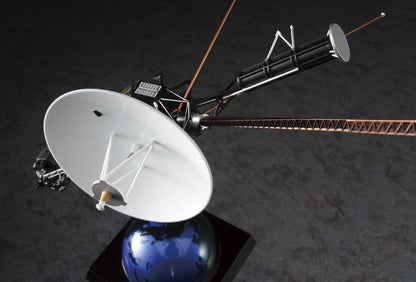 HASEGAWA - Unmanned Space Probe Voyager with Mission Emblem Patch  1/48