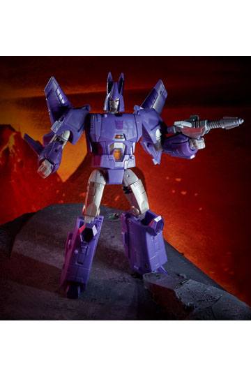 TAKARA TOMY - Transformers Generations War for Cybertron Kingdom Action Figure Voyager 2021 W3 - Cyclonus