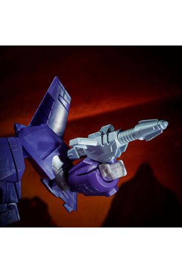 TAKARA TOMY - Transformers Generations War for Cybertron Kingdom Action Figure Voyager 2021 W3 - Cyclonus