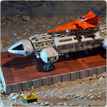 SIXTEEN 12 - Space 1999 - Eagle Transporter - Limited Edition Set 2 The Immunity Syndrome - Die Cast Collection