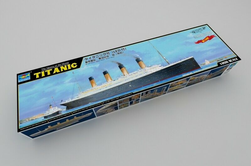 TRUMPETER MODEL KIT - Titanic（W/LED）1/200