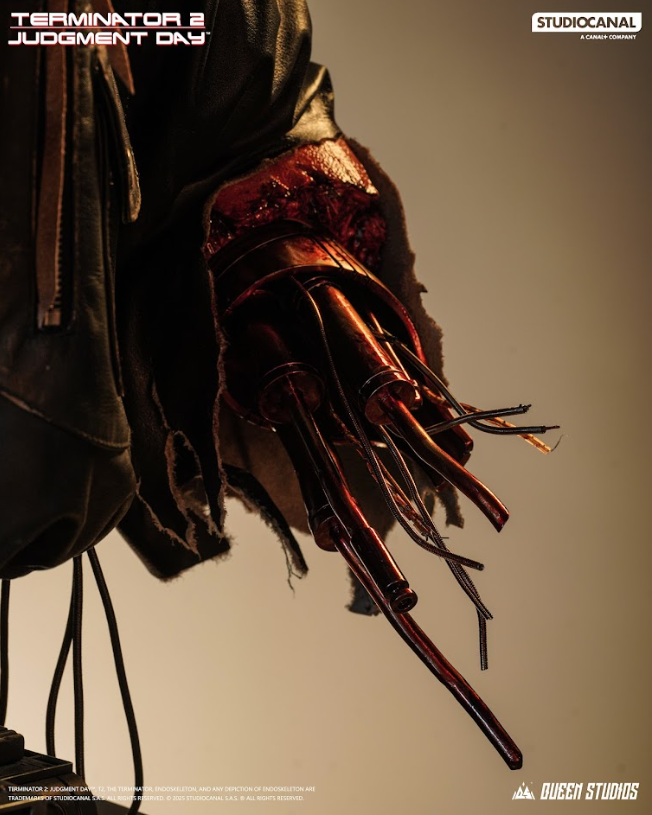 QUEEN STUDIOS - T-800 Battle Damaged (Mechanical) Life-Size Bust