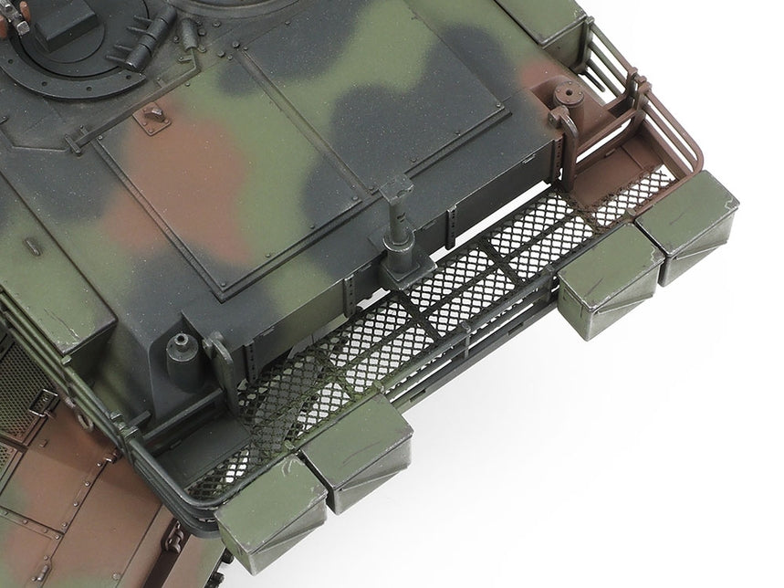 TAMIYA MODEL KIT - M1A1 Abrams Tank "Ucraine"  1/35