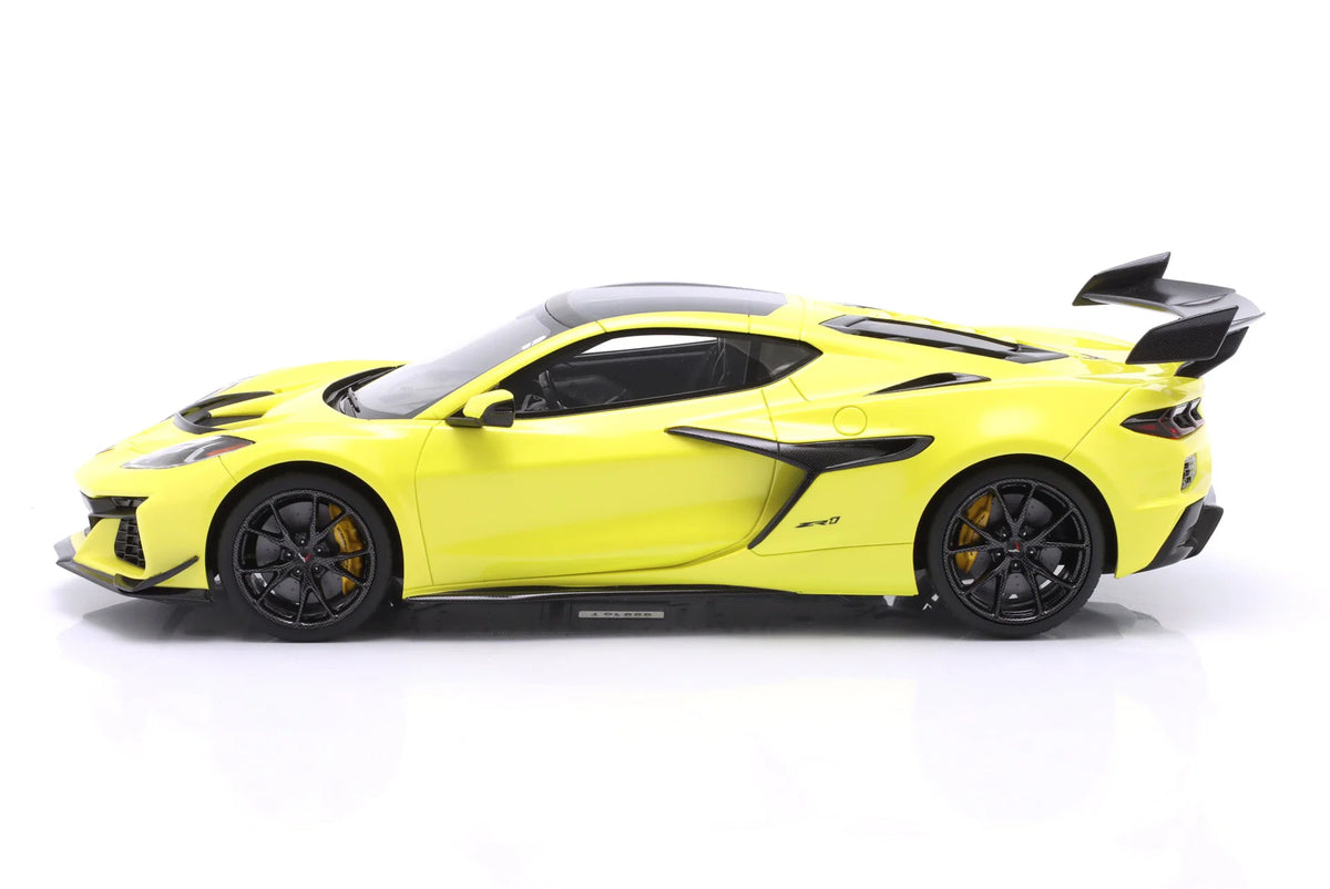 TRUE SCALE - Chevrolet Corvette ZR1 year 2025 Yellow 1:18