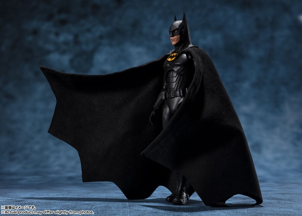 BANDAI - The Flash S.H. Figuarts Action Figure Batman