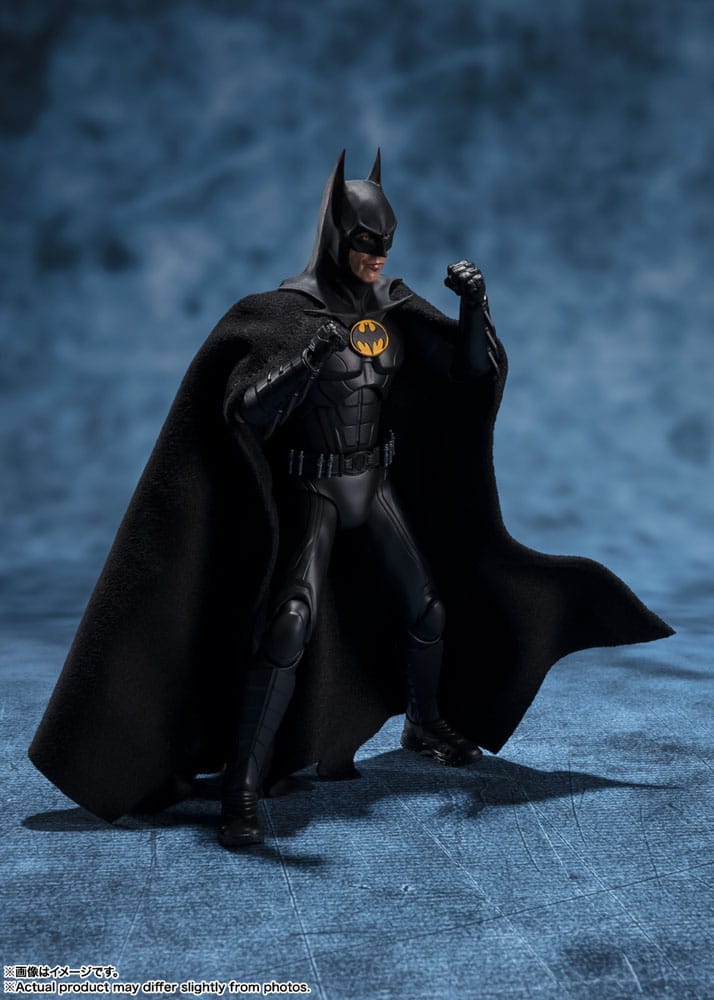 BANDAI - The Flash S.H. Figuarts Action Figure Batman