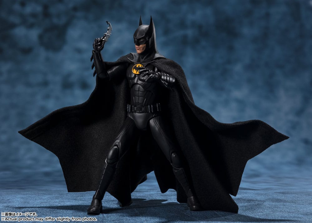 BANDAI - The Flash S.H. Figuarts Action Figure Batman