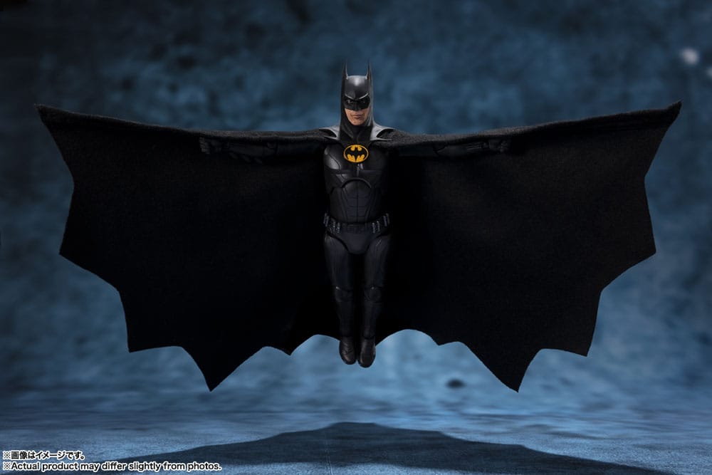 BANDAI - The Flash S.H. Figuarts Action Figure Batman