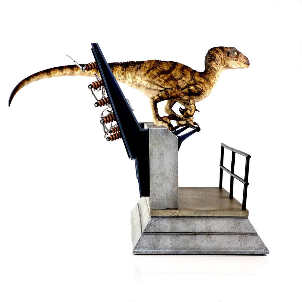 CHRONICLE COLLECTIBLES - Jurassic Park Statue Breakout Raptor