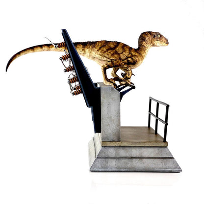 CHRONICLE COLLECTIBLES - Jurassic Park Statue Breakout Raptor