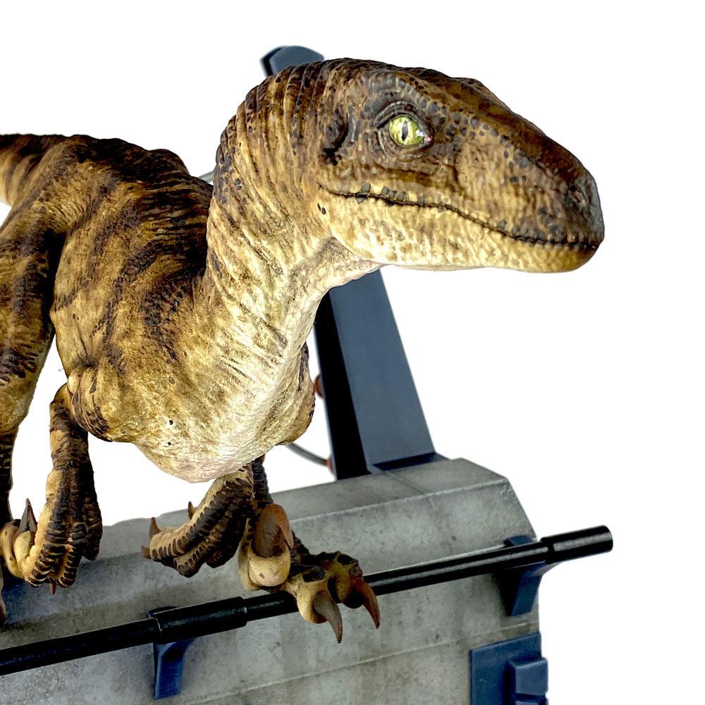 CHRONICLE COLLECTIBLES - Jurassic Park Statue Breakout Raptor