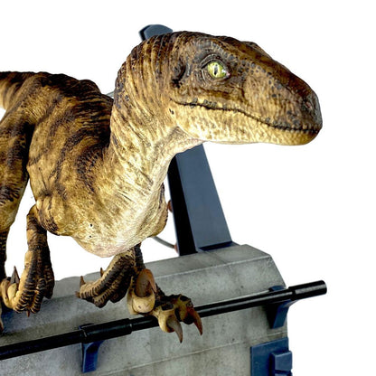 CHRONICLE COLLECTIBLES - Jurassic Park Statue Breakout Raptor