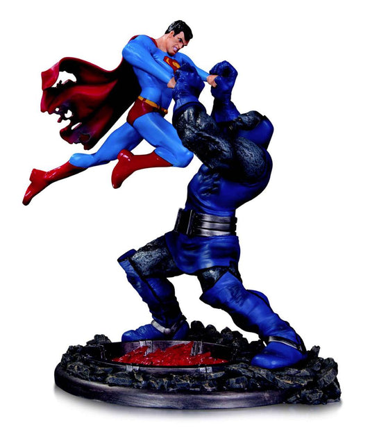 DC COLLECTIBLES - Dc Comics - Superman vs Darkseid 3nd Edition Statue