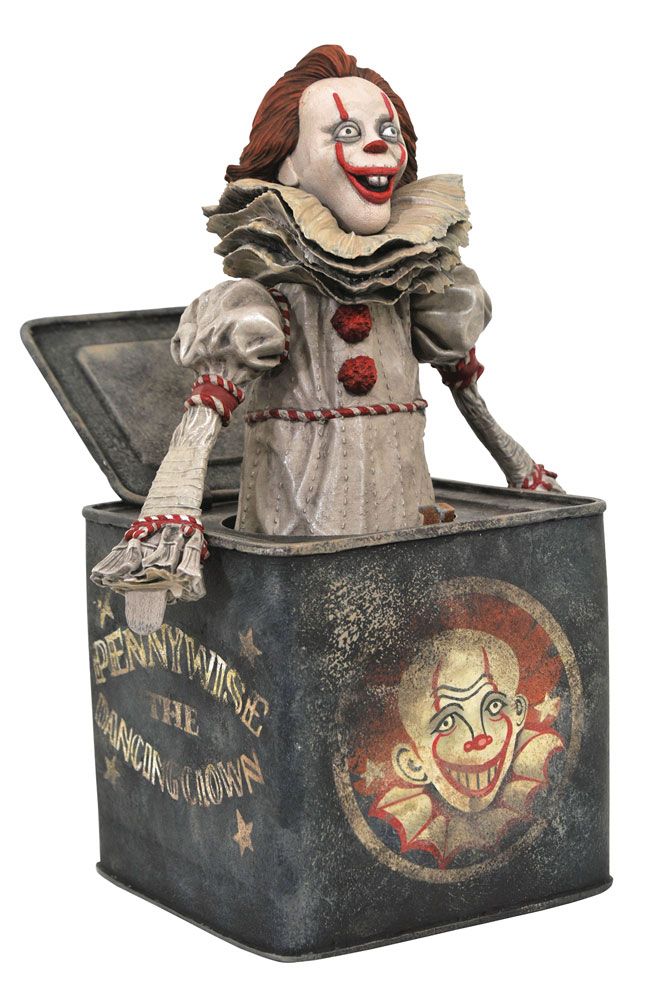 DIAMOND SELECT TOYS - It Chapter Two Gallery Pvc Diorama Pennywise in Box