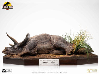 ECC - Jurassic Park Maquette 1/8 Sick Triceratops