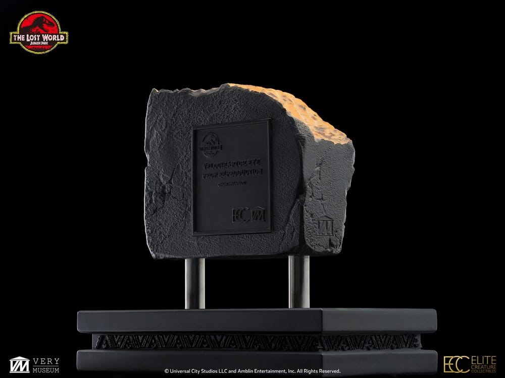 ECC - The Lost World: Jurassic Park Replica Bust Male Velociraptor Eye Prop