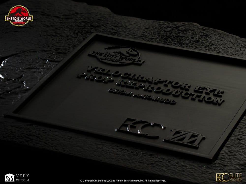 ECC - The Lost World: Jurassic Park Replica Bust Male Velociraptor Eye Prop