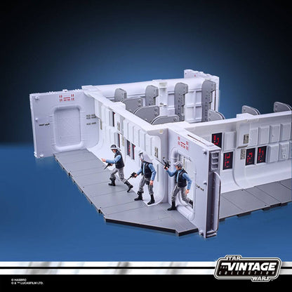 HASBRO - Star Wars Episode V Vintage Collection Tantive IV Hallway with Rebel FLeet Trooper Figure