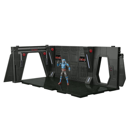 HASBRO - Star Wars: The Mandalorian Vintage Collection Tantive IV Hallway with Mandalorian Privateer Figure