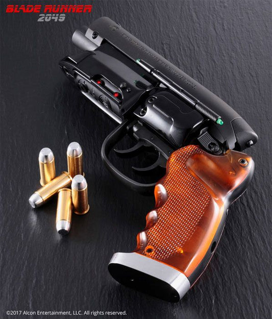 TOYNAMI - Blade Runner 2049 - Tomenosuke Replica 1:1 Blaster + Acrylic Blaster Stand