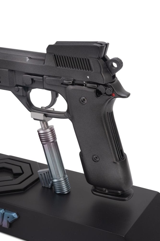 HOLLYWOOD COLLECTIBLE GROUP - RoboCop Replica 1/1 RoboCop Auto 9