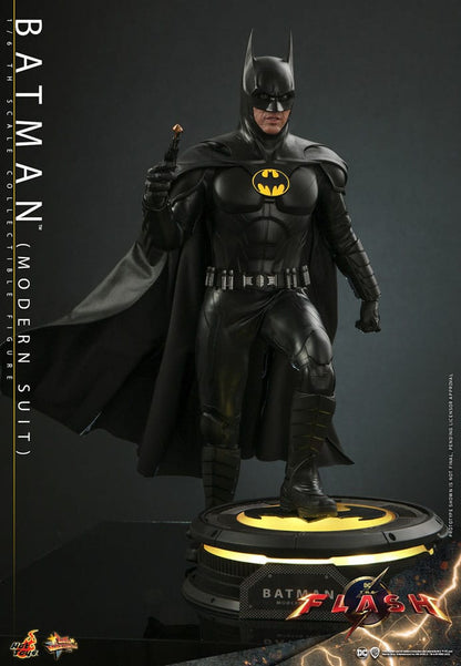 HOT TOYS -  The Flash Movie Masterpiece Action Figure 1/6 Batman (Modern Suit)  MMS712