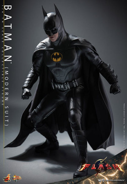 HOT TOYS -  The Flash Movie Masterpiece Action Figure 1/6 Batman (Modern Suit)  MMS712