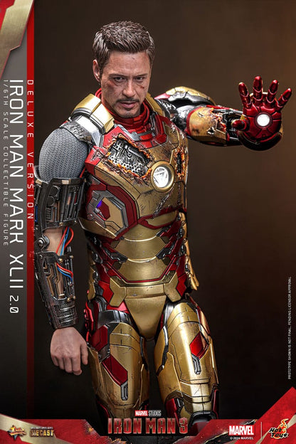 HOT TOYS - Iron Man 3 Movie Masterpiece Diecast Action Figure 1/6 Iron Man Mark XLII (2.0) Deluxe