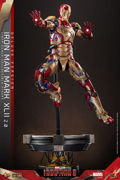 HOT TOYS - Iron Man 3 Movie Masterpiece Diecast Action Figure 1/6 Iron Man Mark XLII (2.0) Deluxe