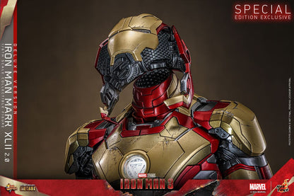 HOT TOYS - Iron Man 3 Movie Masterpiece Diecast Action Figure 1/6 Iron Man Mark XLII (2.0) Deluxe