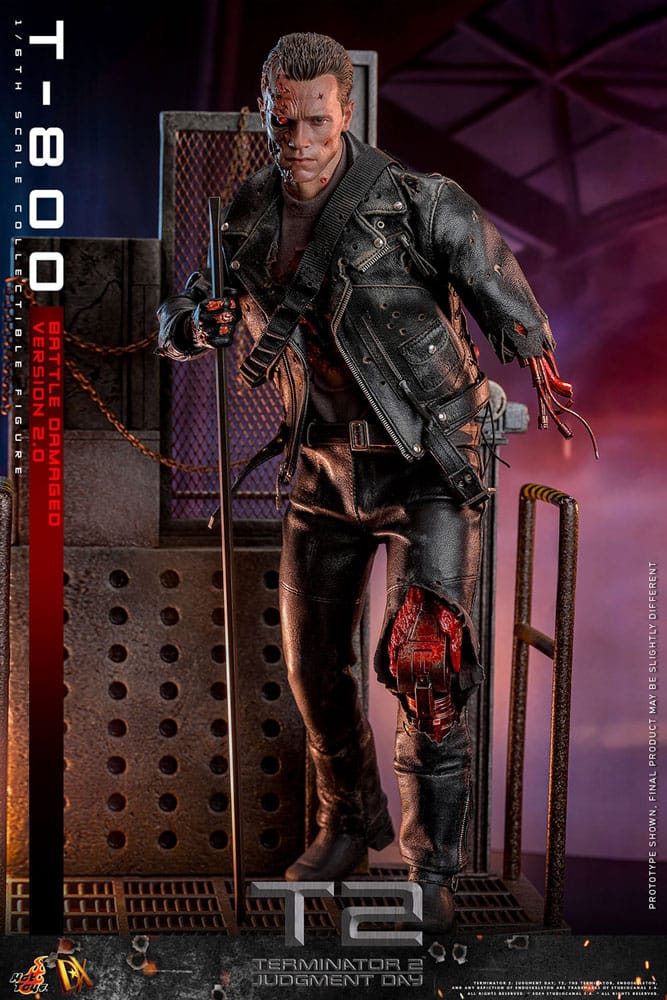 HOT TOYS - Terminator 2 Movie Masterpiece Action Figure 1/6 T-800 Battle Damaged Version