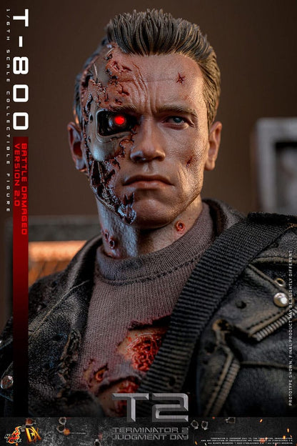 HOT TOYS - Terminator 2 Movie Masterpiece Action Figure 1/6 T-800 Battle Damaged Version