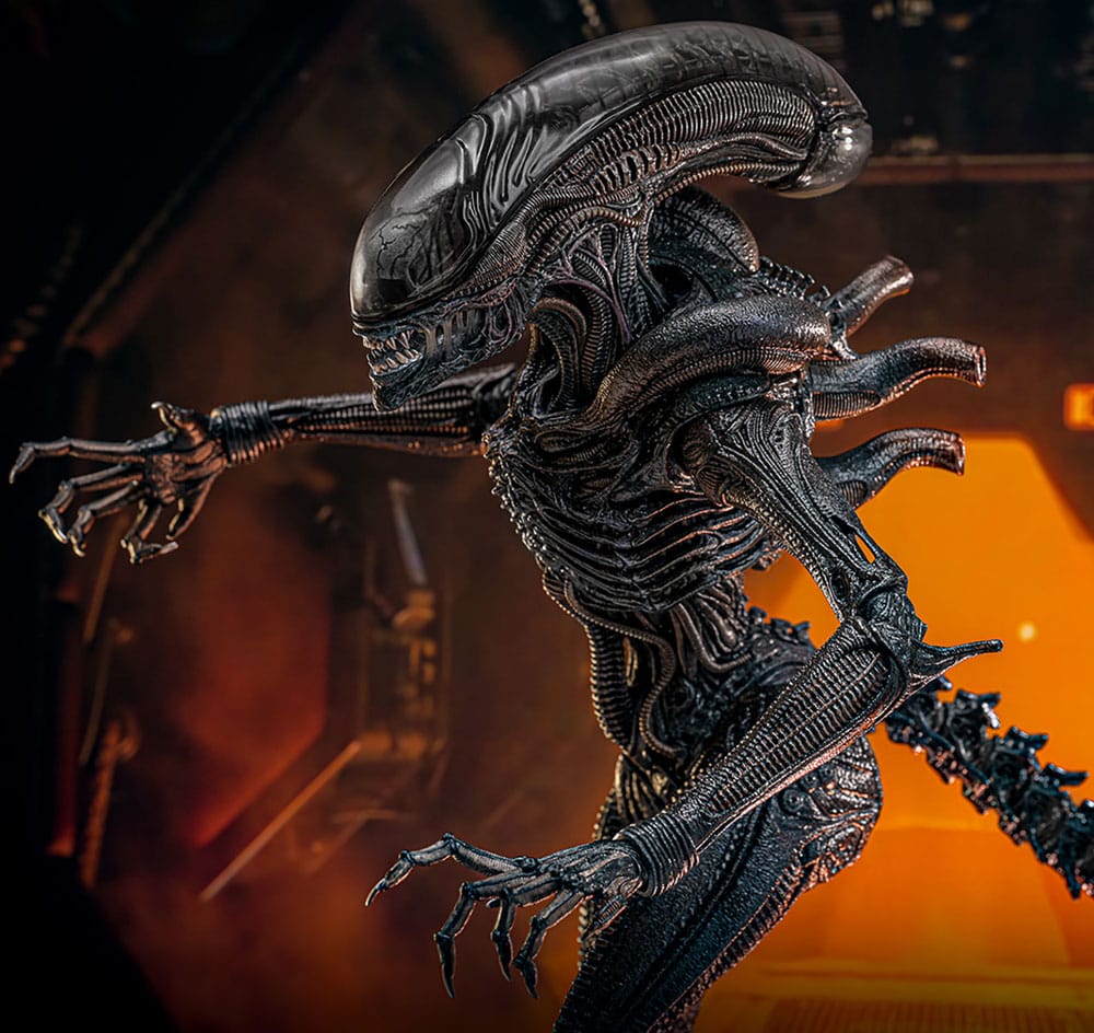 HOT TOYS - Alien: Romulus Movie Masterpiece Action Figure 1/6 Scorched Xenomorph