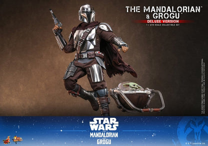 HOT TOYS - Star Wars: The Mandalorian & Grogu Movie Masterpiece Action Figure 1/6 The Mandalorian and Grogu (Deluxe Version)